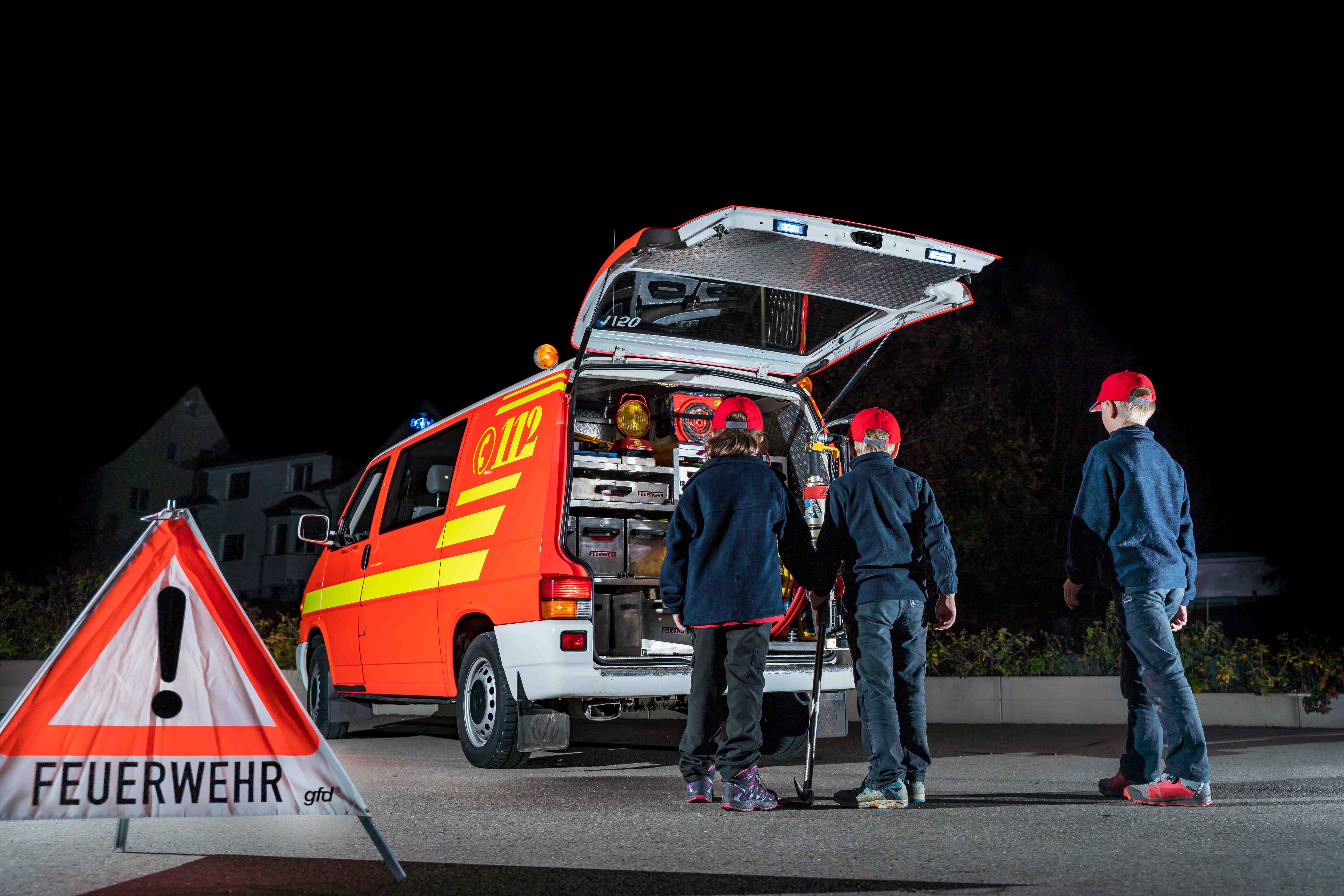 Kinderfeuerwehr: Kategoriebild Kinderfeuerwehr-Team bei der Übung