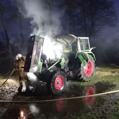 FW-OLL: Traktor fängt Feuer