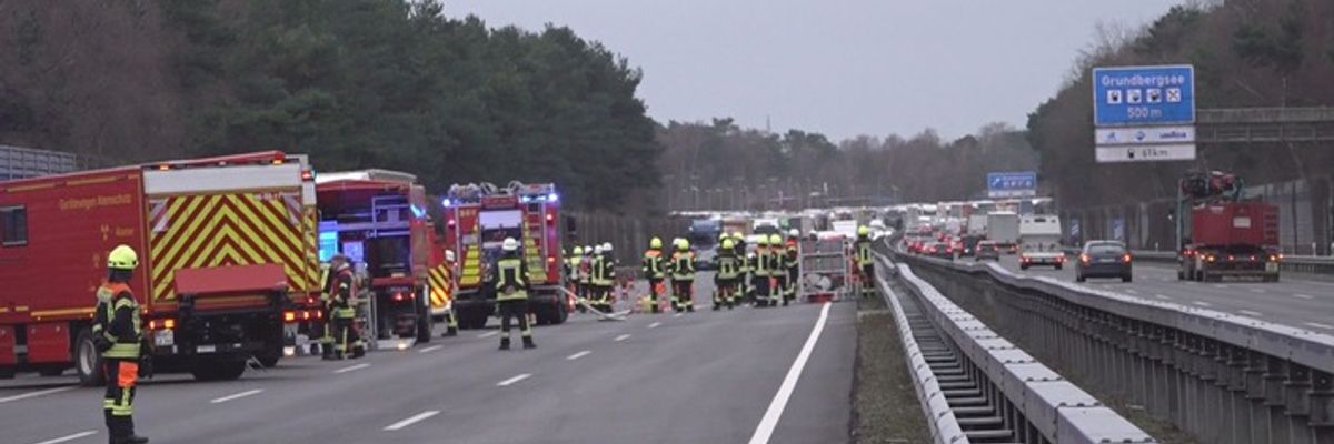 FW-ROW: Gefahrguteinsatz auf der A1 bei Sottrum - keine Verletzten