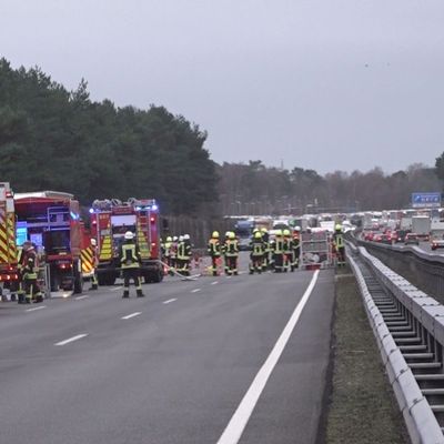 FW-ROW: Gefahrguteinsatz auf der A1 bei Sottrum - keine Verletzten
