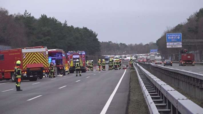 FW-ROW: Gefahrguteinsatz auf der A1 bei Sottrum - keine Verletzten