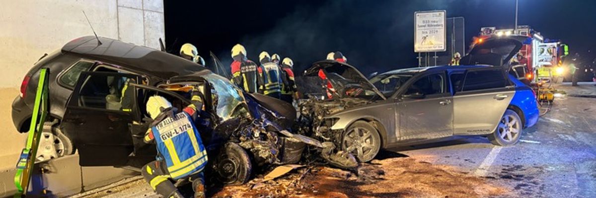 FW Allensbach: H2 Verkehrsunfall Person eingeklemmt