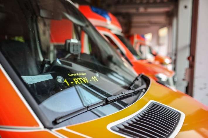 FW Ratingen: Verkehrsunfall zwischen Linienbus und Fußgängerin