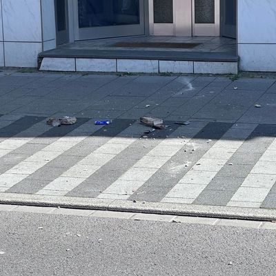 FW Witten: Fassadenteile lösen sich von Wohngebäude - Keine Verletzten