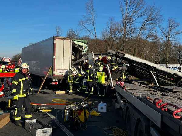 FW-WRN: Schwerer Verkehrsunfall auf der Bundesautobahn 1 in Fahrtrichtung Bremen