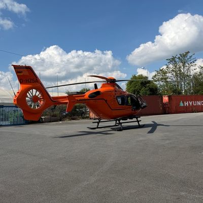 FW-MH: Schwerer Arbeitsunfall in Industriehalle - Mann stürzt durch Hallendach