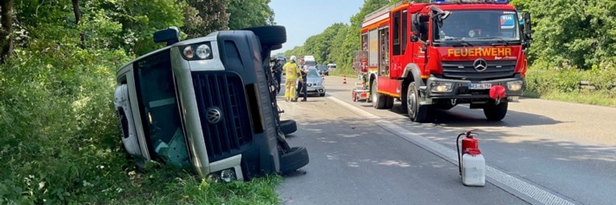 FW Alpen: Verkehrsunfall auf der A 57