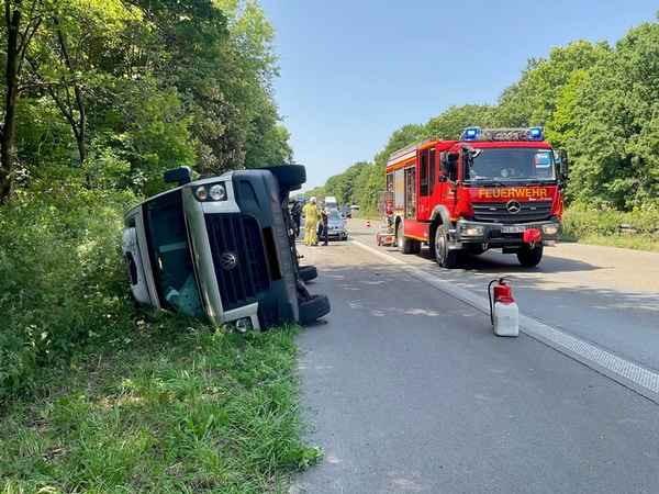 FW Alpen: Verkehrsunfall auf der A 57