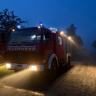 FW Flotwedel: Nächtliche Einsätze für die Feuerwehr in der Klostergemeinde: Sturmschäden und vermuteter Schwelbrand