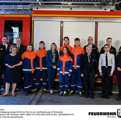 FW-M: Elke Büdenbender besucht Jugendfeuerwehr München (Schwabing)