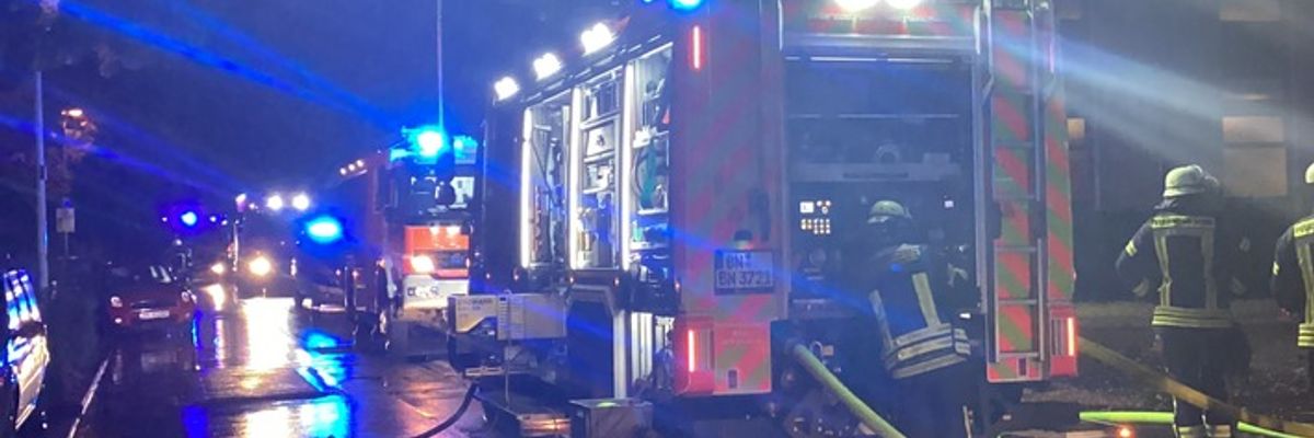 FW-BN: Fahrzeugbrand in Tiefgarage - insgesamt 44 Personen müssen zeitweise ihre Wohnungen verlassen