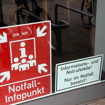 FW Dinslaken: Test der Notfallinformationspunkte in Dinslaken liefert wichtige Erkenntnisse