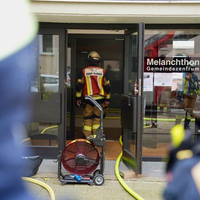 FW-E: Brandereignis im Gemeindezentrum - zwei Personen leicht verletzt