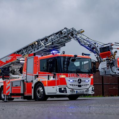 FW-GL: Feuerwehr Bergisch Gladbach stellt dritte Drehleiter in Dienst