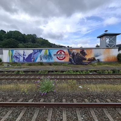FW-AR: Farbenfrohe Hingucker am Arnsberger Bahnhof