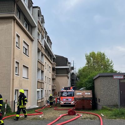 FW-F: Feuer in Seniorenwohnanlage - Drei Personen gerettet