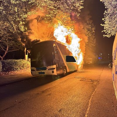 FW Düren: Feuerwehr Düren in der Nacht bei vier Einsätzen gleichzeitig gefordert