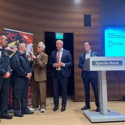 Feuerwehr MTK: Hattersheimer Kampagne "Bist Du bereit für den Notfall?" erhält den Hessischen Feuerwehrpreis 2025