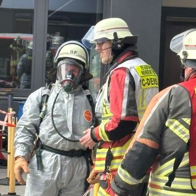 FW Norderstedt: Gefahrstoffreaktion in Labor - Feuerwehr mit Großaufgebot im Einsatz Norderstedt, 15.04.2026 - 12:56 Uhr
