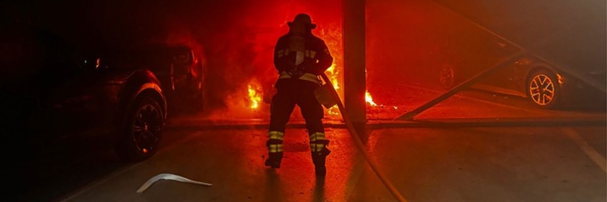 FW-M: Fahrzeugbrand im Parkhaus (Neue Messe)