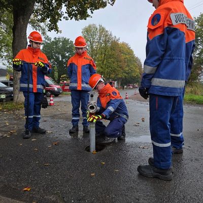 FW-AR: Jugendfeuerwehrmitglieder überzeugen bei Jugendflamme 2