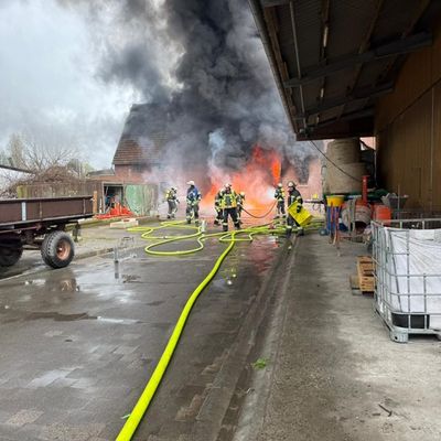 FW-WRN: Großbrand eines landwirtschaftlichen Betriebs in Werne-Ehringhausen