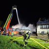 KFV-CW: Brand nach Blitzschlag zerstört Wohnhaus und Stallungen / 6 Pferde vor Flammen gerettet/Wasserversorgung zusammengebrochen