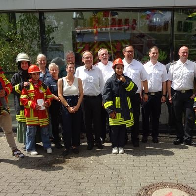 FW-KA: "Die Feuerwehr stellt sich vor - denn die Feuerwehr ist für Alle da"