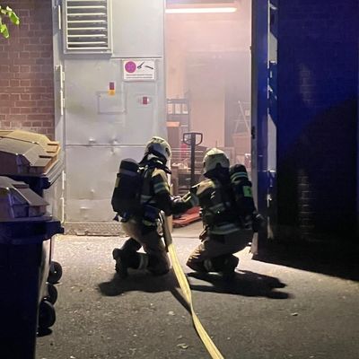 FW Mettmann: Brand in einem Geschäftshaus