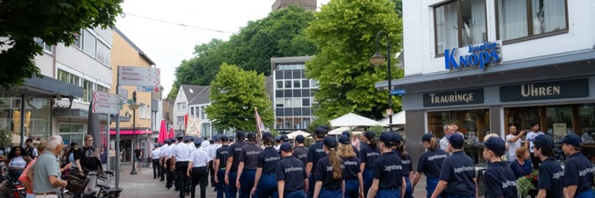 FW-KLE: Stadtfeuerwehrfest / 125 Jahre Löschzug Kleve und Musikzug