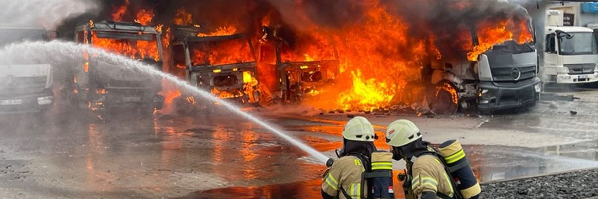 FW Lehrte: Unwettereinsätze und ein Großbrand beschäftigen die Feuerwehrkräfte der Stadt Lehrte den gesamten Montag