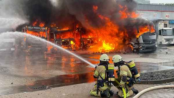 FW Lehrte: Unwettereinsätze und ein Großbrand beschäftigen die Feuerwehrkräfte der Stadt Lehrte den gesamten Montag