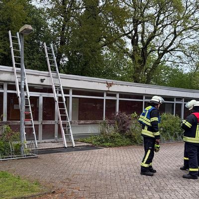 FW-AUR: Rauchentwicklung aus Turnhalle