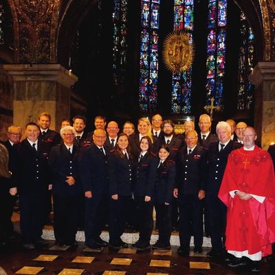 FW Tönisvorst: Musikzug der Freiwilligen Feuerwehr Tönisvorst begleitet Messe im Aachener Dom