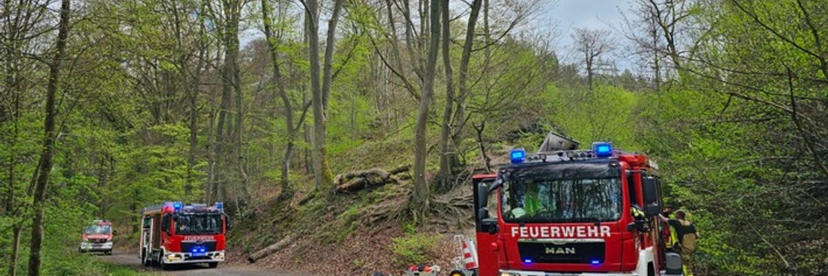 FW Königswinter: Feuer im Wald rechtzeitig entdeckt - Waldbrandgefahr aktuell noch hoch
