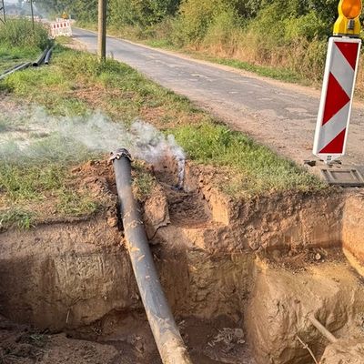 Feuerwehr Goch: PKW in Flammen, Verkehrsunfall, Kellerbrand und Kampfmittelfund