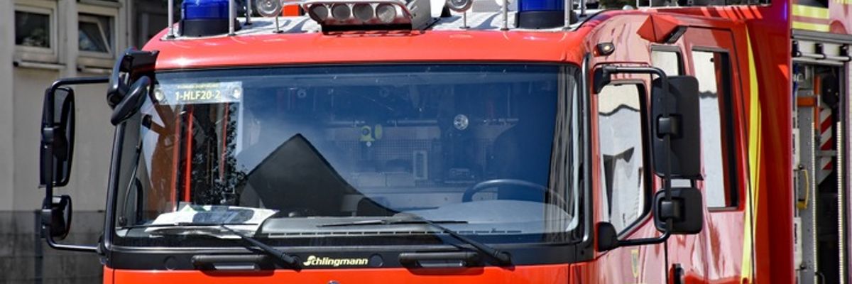 FW-DO: Wohnungsbrand in der Nacht mit einem Verletzten