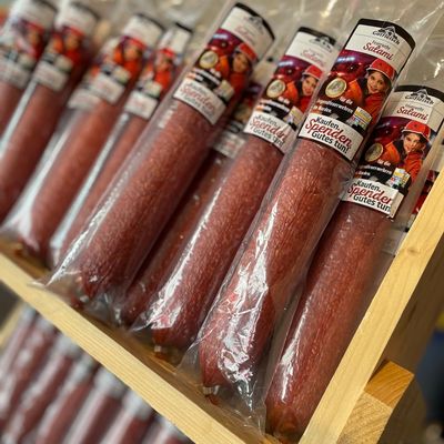 FW-LFVSH: Die Feuerwehr-Salami ist zurück: EDEKA Nordwest unterstützt den Feuerwehrnachwuchs