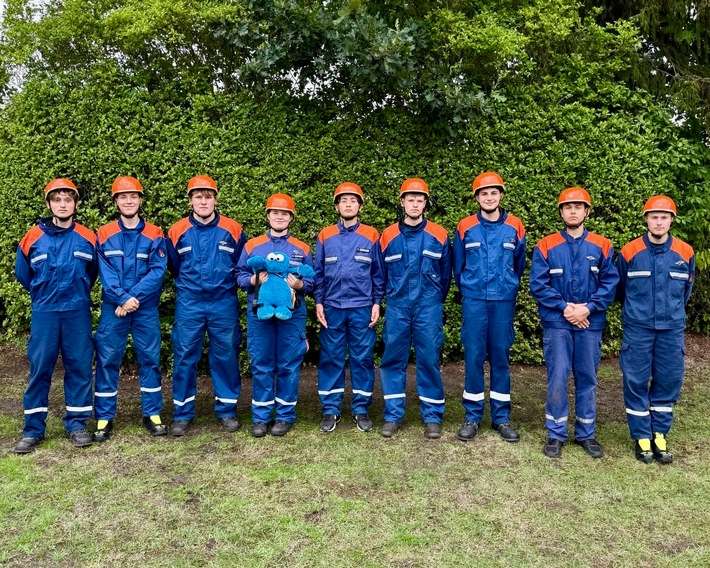 FW-OLL: Mitglieder von drei Jugendfeuerwehren aus dem Landkreis Oldenburg erhalten Leistungsspange - Premiere für zwei Jugendliche aus der Gemeinde Großenkneten