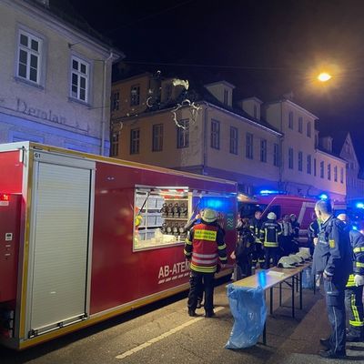 KFV-CW: Großbrand fordert Einsatzkräfte in Calwer Innenstadt - Zwei Leichtverletzte im Krankenhaus behandelt