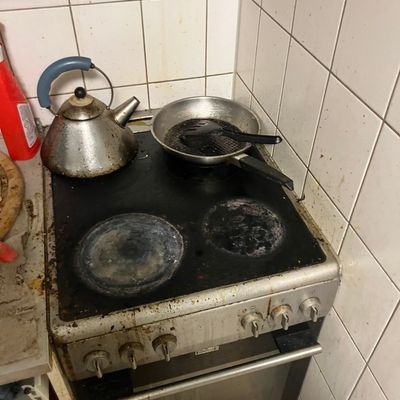 FW Ratingen: FW Ratingen: - Person aus verrauchter Wohnung gerettet