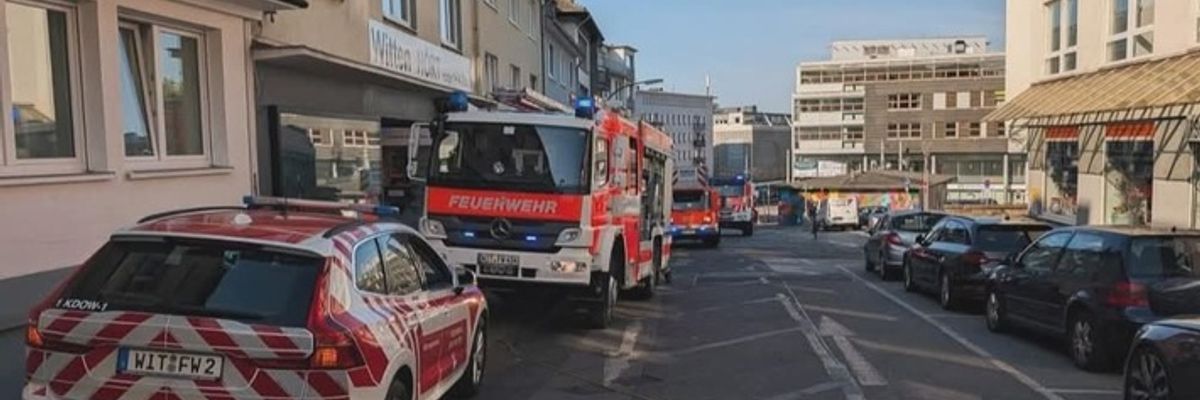 FW Witten: Feuer im Hinterhof der Johannisstraße