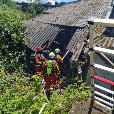 FW Düren: Brand in alter Gärtnerei