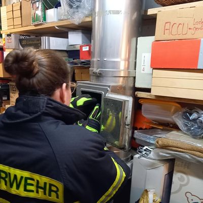 FW-EN: Ungewöhnlicher Feuerwehreinsatz: Kauz aus Kaminzug in der Straße Am Langenkamp gerettet
