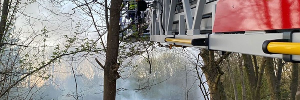FW-EN: Gartenlaubenbrand an den Bahngleisen in Schwelm