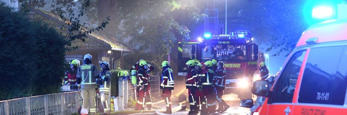FW-PI: Hasloh: Komplizierte Löscharbeiten in Mehrfamilienhaus