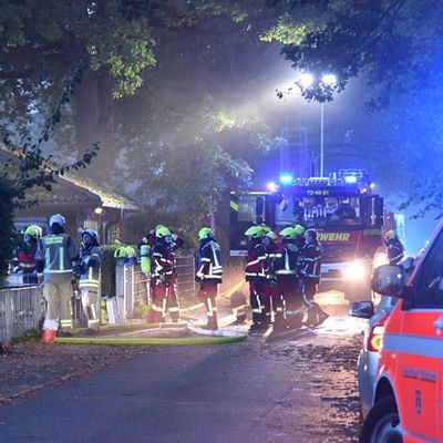 FW-PI: Hasloh: Komplizierte Löscharbeiten in Mehrfamilienhaus