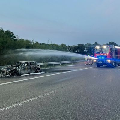 FW Alpen: Einsatzreicher Abend auf der Autobahn A57