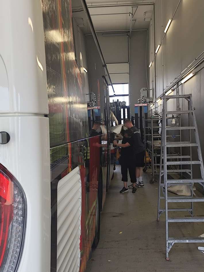 FW Lüchow-Dannenberg: +++ Kreisfeuerwehrverband Lüchow-Dannenberg e.V. geht nächsten Schritt in der Öffentlichkeitsarbeit +++ Linienbus im Feuerwehrdesing +++ Imagekampagne nach wie vor erfolgreich +++