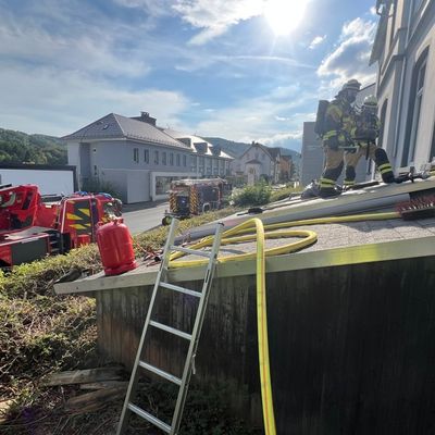 FW-PL: Entstehungsbrand Dach an der Herscheider Straße